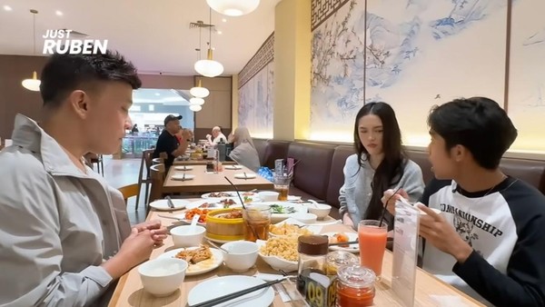 Betrand Peto Dinner Bareng Pacar, Ruben Onsu Kasih Petuah