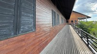 Pante. Sepanjang Rumah Radakng akan terdapat teras yang disebut pante. Di teras ini menjadi tempat santai keluarga ketika menjelang malam.