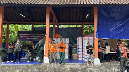 Sebagian logistik untuk para pengungsi yang akan disalurkan BPBD Bali di kantor BPBD Bali, Senin (15/9/2025). (Rizki Setyo)