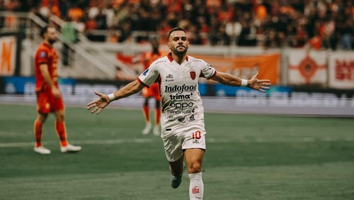 Selebrasi gelandang Bali United, Mirza Mustafic, seusai mencetak gol ke gawang Persija Jakarta di Jakarta International Stadium, Minggu (14/9/2025). (Dok. Bali United)