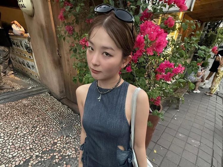 Seulgi Red Velvet Liburan ke Bali, Asyik Bakar Jagung dan Makan Bakso