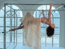 Gaya Shandy Aulia Pilates Pakai Rok Lace Menerawang Seharga Rp 109 Juta