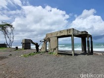 Bak Kampung Mati Pantai Kuwaru Imbas Diterjang Abrasi