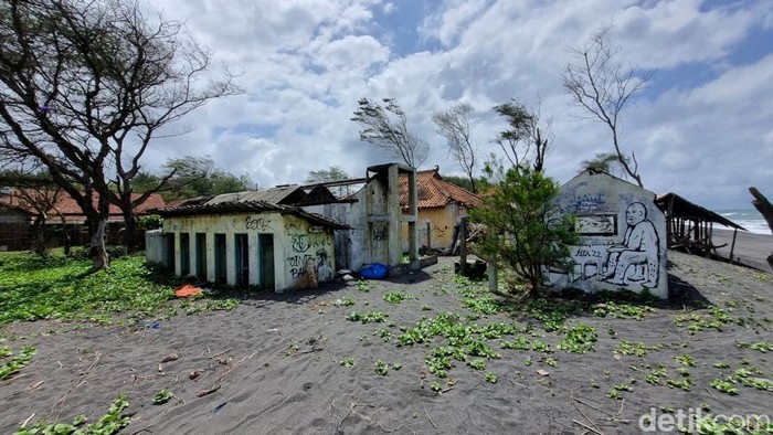 Suasana di Pantai Kuwaru, Poncosari, Srandakan, Bantul yang sepi bak kampung mati, Senin (15/9/2025).