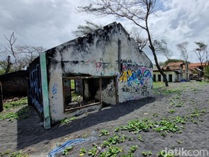 Pantai Kuwaru Bantul Bak Kampung Mati Digerus Abrasi