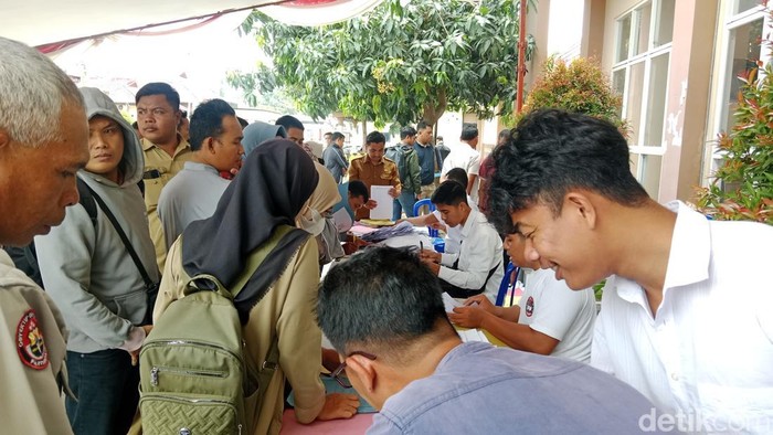 SuasanaΒ pengajuanΒ SKCK di Polres Lombok Timur, NTB, Senin (15/9/2025). (Foto:Sanusi Ardi W/detikBali) SuasanaΒ pengajuanΒ SKCK di Polres Lombok Timur, NTB, Senin (15/9/2025). (Foto:Sanusi Ardi W/detikBali)