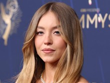 Selena Gomez Vs Sydney Sweeney: Yang Baju Merah Jangan Sampai Lepas