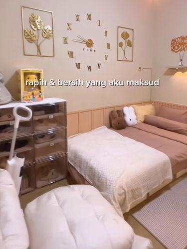 Pria asal Pekanbaru, Riau ini menata ulang dan renovasi kamar kost miliknya ukuran 4x3 meter hasilnya jadi estetis. VIdeo tersebut langsung viral di media sosial.