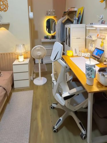 Tata Kamar Kost Estetis Ukuran 4X3 Meter Pria asal Pekanbaru, Riau ini menata ulang dan renovasi kamar kost miliknya ukuran 4x3 meter hasilnya jadi estetis. VIdeo tersebut langsung viral di media sosial.