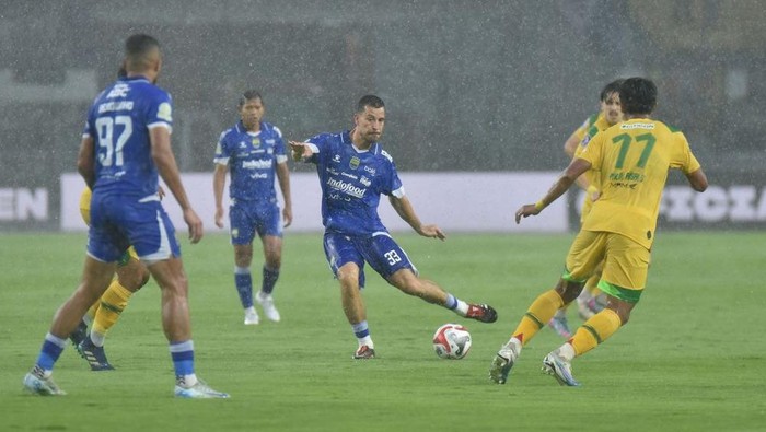 Thom Haye di laga Persib Vs Persebaya, Jumat, 12 September 2025 di Stadion GBLA, Kota Bandung.