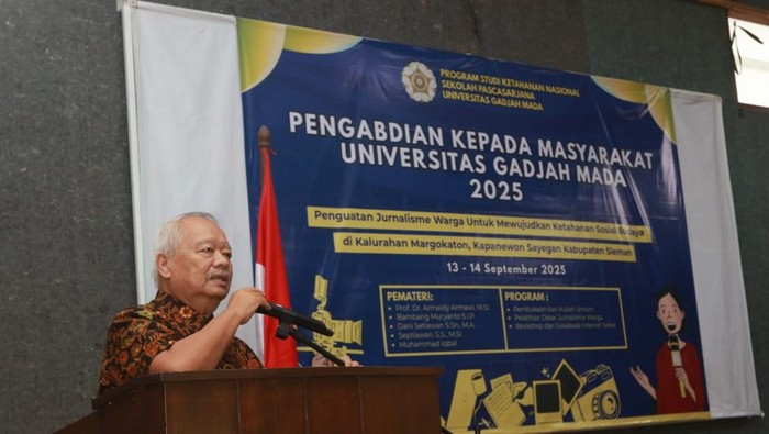 UGM Perkuat Jurnalisme Warga Agar Gen Z Tak Mudah Terprovokasi di Dunia Maya Sekolah Pascasarjana UGM), melalui Program Studi Ketahanan Nasional (Tannas), menggelar kuliah umum bertajuk βPenguatan Jurnalisme Warga untuk Mewujudkan Ketahanan Sosial Budayaβ