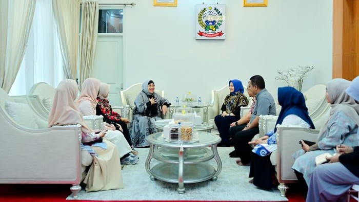 Wagub Sulsel Fatmawati Rusdi menerima kunjungan Dubes RI untuk Kuwait Lena Maryana Mukti.