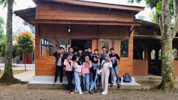 Wisatawan di Kampung Wisata Kopi