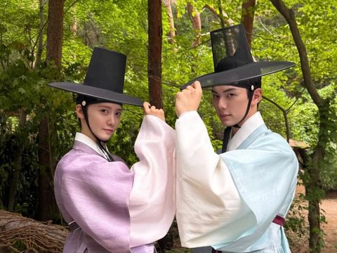 Foto behind-the-scene (BTS) drama Korea Bon Appétit, Your Majesty dibagikan Yoona lewat Instagram.