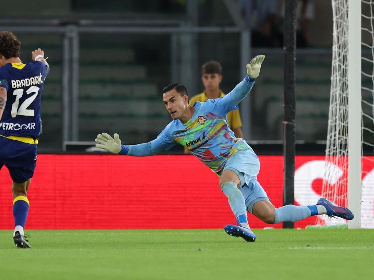 Melihat Aksi Emil Audero Jadi Tembok Kokoh Cremonese