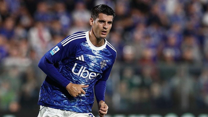 COMO, ITALY - SEPTEMBER 15: Alvaro Morata of Como 1907 looks on during the Serie A match between Como 1907 and Genoa CFC at Giuseppe Sinigaglia Stadium on September 15, 2025 in Como, Italy. (Photo by Marco Luzzani/Getty Images)