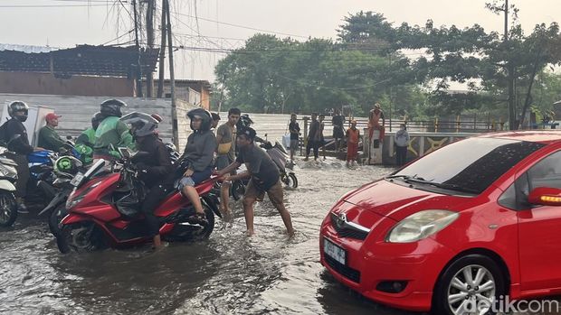 Banjir di Jalan Ciledug Raya, Jakarta Selatan