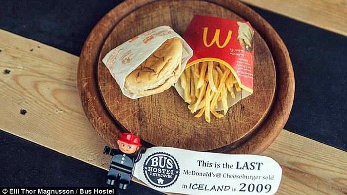 Gerainya Tutup 16 Tahun Lalu, Burger McD Ini Berakhir Jadi Fosil