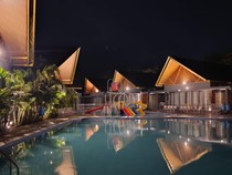 Nyamannya Sensasi Air Hangat Gunung Guntur di Cahaya Villas Garut