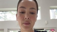 Mantan VJ MTV ini juga pernah mencicipi sea moss varian rasa lain. Salah satunya mangga, yang menurutnya enak dan segar. Tertarik coba? Foto: TikTok @CathySharon
