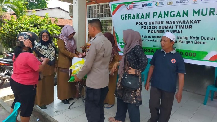Gerakan Pangan Murah di Dumai Timur, Kota Dumai menyalurkan 3 ton beras SPHP dengan harga terjangkau, Senin (15/9/2025).