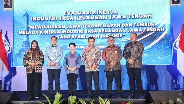 Gubernur Jateng, Ahmad Luthfi, saat menghadiri evaluasi kinerja IJK Jateng Semester I di Hotel Gumaya, Kota Semarang, Selasa (16/9/2025).