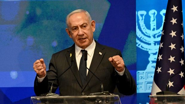 Perdana Menteri Israel Benjamin Netanyahu berpidato pada acara pembukaan delegasi bipartisan legislator Amerika terbesar yang pernah ada untuk Israel di Kementerian Luar Negeri di Yerusalem pada Senin, 15 September 2025. Debbie Hill/Pool via REUTERS
