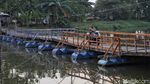 Jembatan Apung Ini Jadi Penyelamat Akses Antar Desa