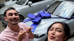 Jessica Iskandar Semringah Banget, Pamer Mobil Convertible Baru