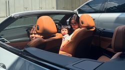 Jessica Iskandar Semringah Banget, Pamer Mobil Convertible Baru