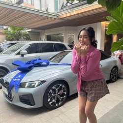 Jessica Iskandar Semringah Banget, Pamer Mobil Convertible Baru