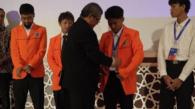 Universitas Ahmad Dahlan memberi beasiswa kepada ratusan mahasiswa baru 2025. Nilainya mencapai Rp 15,8 miliar. Foto diunggah Selasa (16/9/2025).