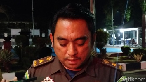 Kasipidsus Kejari Manggarai Barat, Wisnu Sanjaya, memberi keterangan, Senin (15/9/2025) malam.