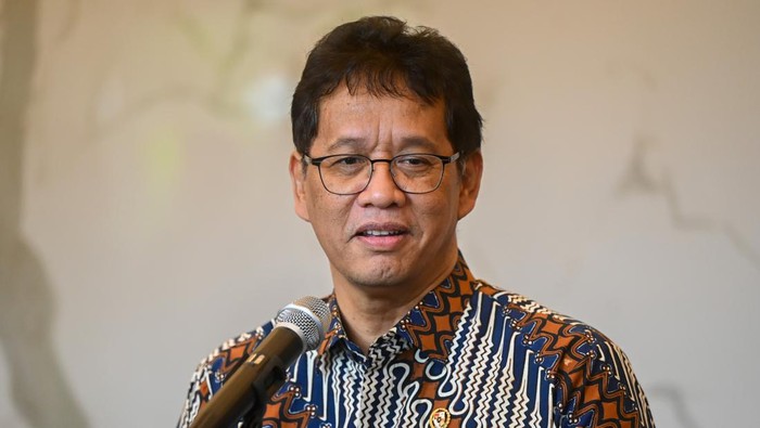 Menteri Keuangan Purbaya Yudhi Sadewa memberikan keterangan pers terkait pencairan dana pemerintah di Jakarta, Jumat (12/9/2025). Dalam keterangannya, Menkeu cairkan dana pemerintah senilai Rp200 triliun ke lima bank anggota Himpunan Bank Milik Negara (Himbara) pada Jumat sore ini. ANTARA FOTO/Rivan Awal Lingga/rwa.