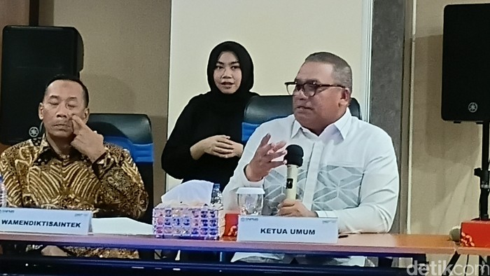 Ketua Tim Penanggung Jawab SNPMB Eduart Wolok.