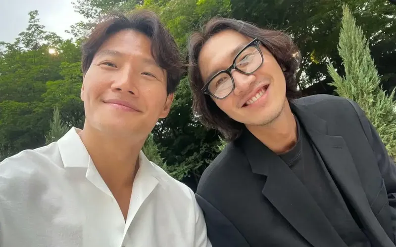 Kim Jong Kook dan Lee Kwang Soo Kim Jong Kook dan Lee Kwang Soo