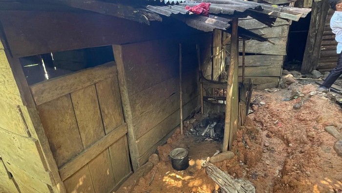 Kondisi rumah dua bocah yang mengalami penyakit cacingan di Seluma, Bengkulu.
