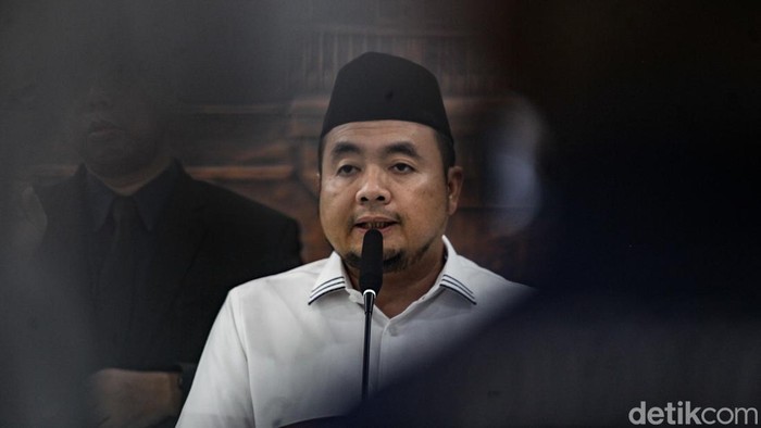 Ketua KPU Affifuddin memberikan keterangan pers soal Keputusan KPU RI Nomor 731 Tahun 2025 di gedung KPU, Jakarta, Selasa (16/9/2025). Kini, ijazah capres-cawapres bukan dokumen rahasia.