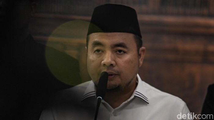Ketua KPU Affifuddin memberikan keterangan pers soal Keputusan KPU RI Nomor 731 Tahun 2025 di gedung KPU, Jakarta, Selasa (16/9/2025). Kini, ijazah capres-cawapres bukan dokumen rahasia.