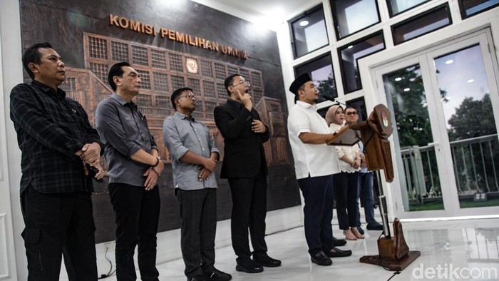 Ketua KPU Affifuddin memberikan keterangan pers soal Keputusan KPU RI Nomor 731 Tahun 2025 di gedung KPU, Jakarta, Selasa (16/9/2025). Kini, ijazah capres-cawapres bukan dokumen rahasia.