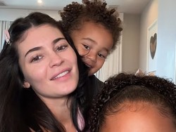 Potret Kylie Jenner Tanpa Makeup, Bibir Lebih Tipis Setelah 10 Tahun Filler