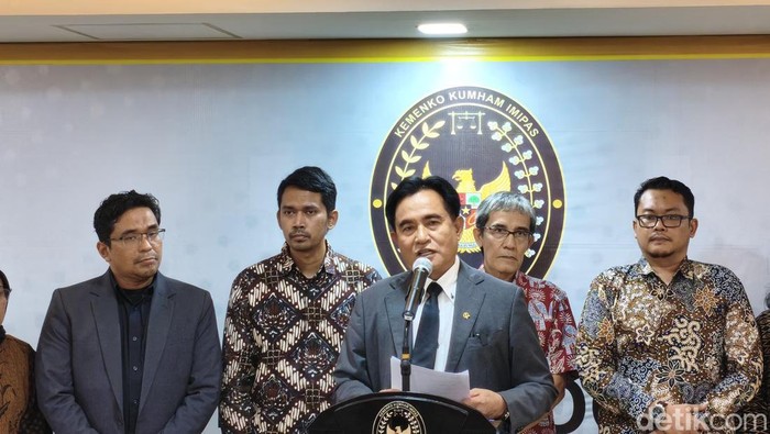 Menko Bidang Hukum, HAM, Imigrasi dan Permasyarakatan (Kumham Imipas), Yusril Ihza Mahendra (Kurniawan F/detikcom)