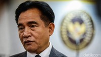 Tak hanya itu, pihaknya turut membeberkan bahwa Koalisi Masyarakat Sipil juga meminta agar pemerintah mengambil inisiatif usulan mengenai tiga undang-undang tersebut ke DPR.