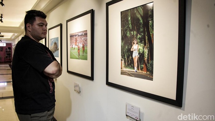 Pameran Take a Break Hadirkan Kisah Emosi di Dunia Olahraga Pengunjung melihat pameran foto Take a Break yang diselenggarakan Fotografer Olahraga Indonesia di Jakarta, Selasa (16/9/2025). Sebanyak 21 fotografer berpartisipasi dalam pameran ini.