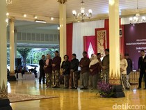 Sultan HB X Lantik Ni Made Jadi Sekda Wanita Pertama di Pemda DIY