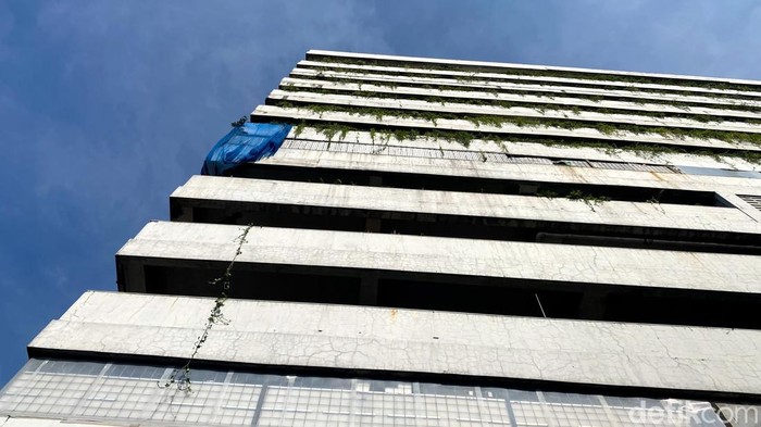 Penampakan gedung parkiran mal yang menjadi lokasi bunuh diri