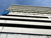 Potret TKP Wanita Tewas Jatuh dari Gedung Parkir Mal Bandung