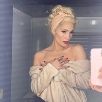 J.Lo bergaya a la old Hollywood glam untuk perannya sebagai Aurora dalam film musikal thriller garapan sutradara Bill Condon, ‘Kiss of the Spider Woman’. Foto: Instagram/@jlo @lacarba