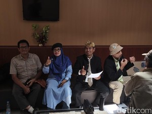 Pihak UGM Belum Datang, Sidang Perdana Gugatan Citizen Lawsuit ke Jokowi Molor