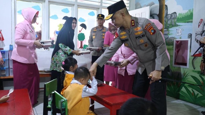 Kapolda Babel Irjen Hendro Pandowo meresmikan SPPG
